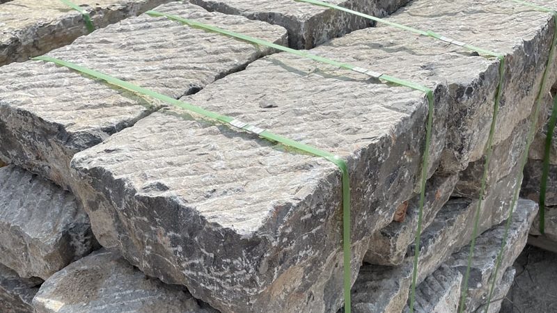 在性价比的考量上，我们需要关注以下几个方面：